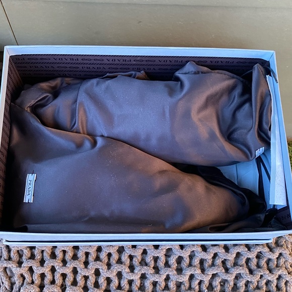 WORN ONCE PRADA 37 LEATHER QUILTED SNEAKERS NEXT TO NEW - Picture 13 of 13